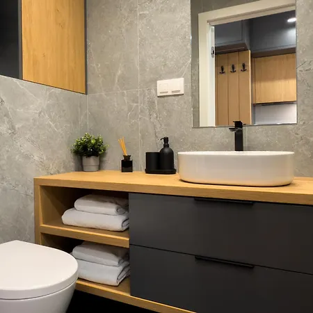 Urban Premium 18th Floor No 14 - Air Condition - Free Garage,